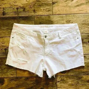 Arizona Jeans White distressed denim short shorts women size 17